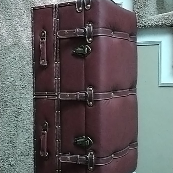 Modern chest